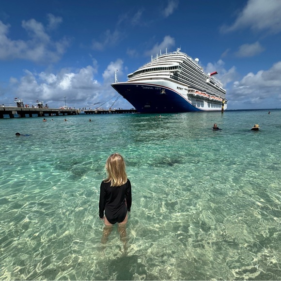 Meet your Posher, Heather - Picture 1 of 3